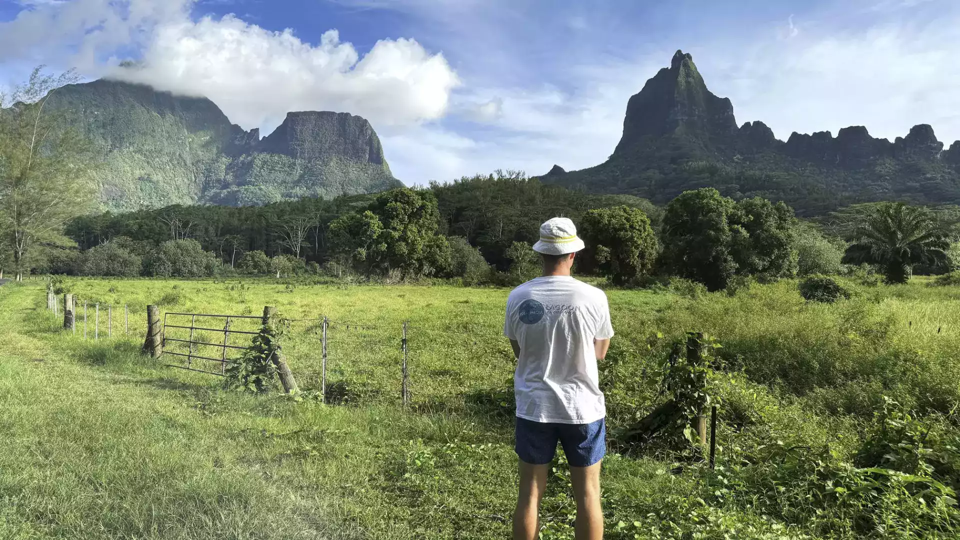 Hiking Moorea Mt Rotui panoramic view lagoon Cook Opunohu bays French Polynesia