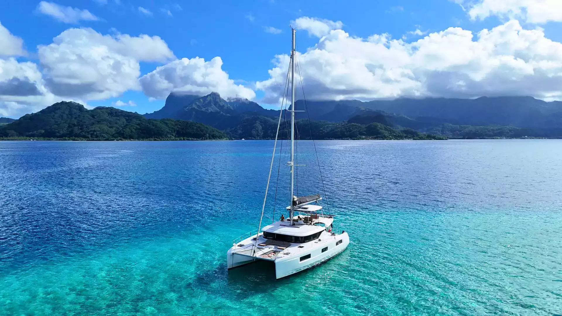 Catamaran cruise Bora Bora lagoon French Polynesia