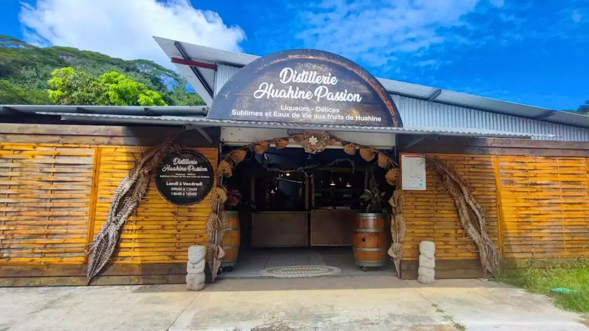 Distillerie Huahine Passion rhum liqueur fruits locaux visite guidée gratuite