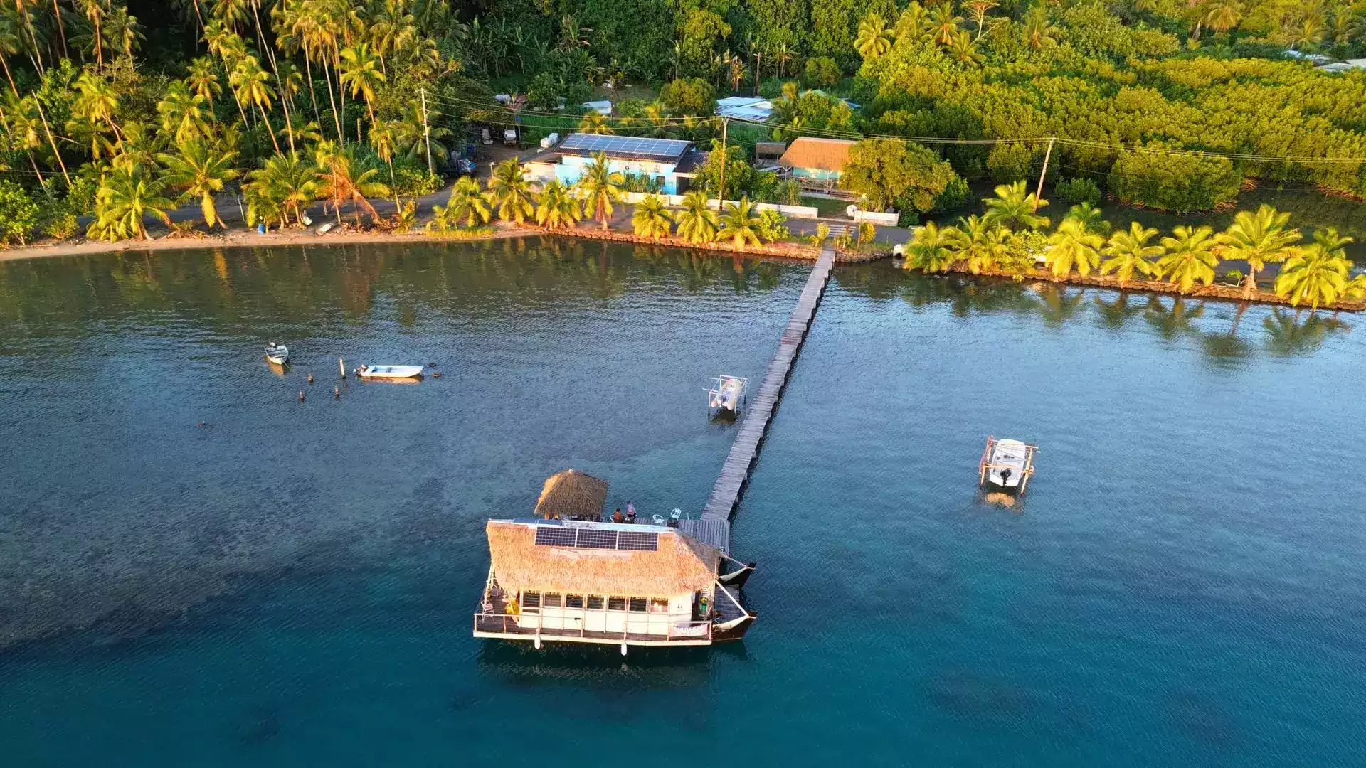 Pari Pari distillery Taha'a pirogue lagoon French Polynesia