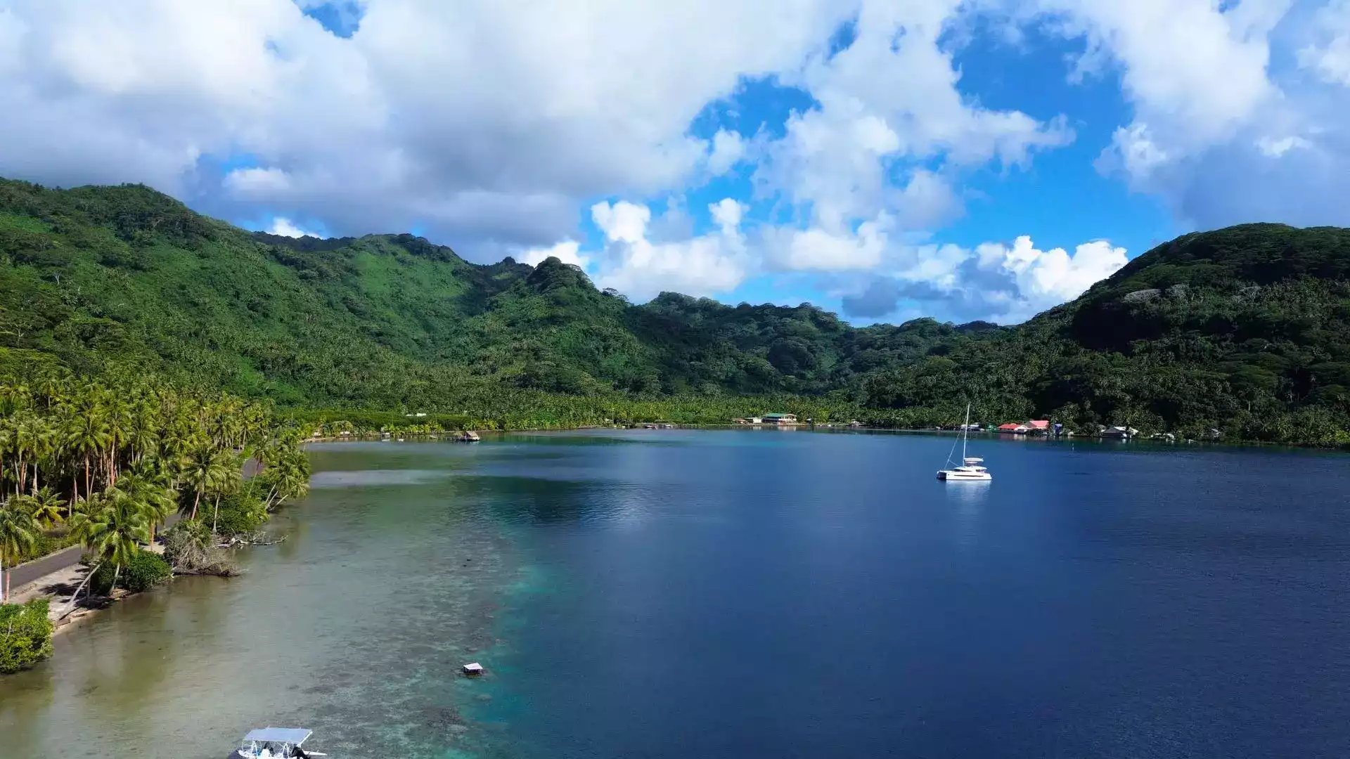 Taha'a island tour 4x4 safari French Polynesia