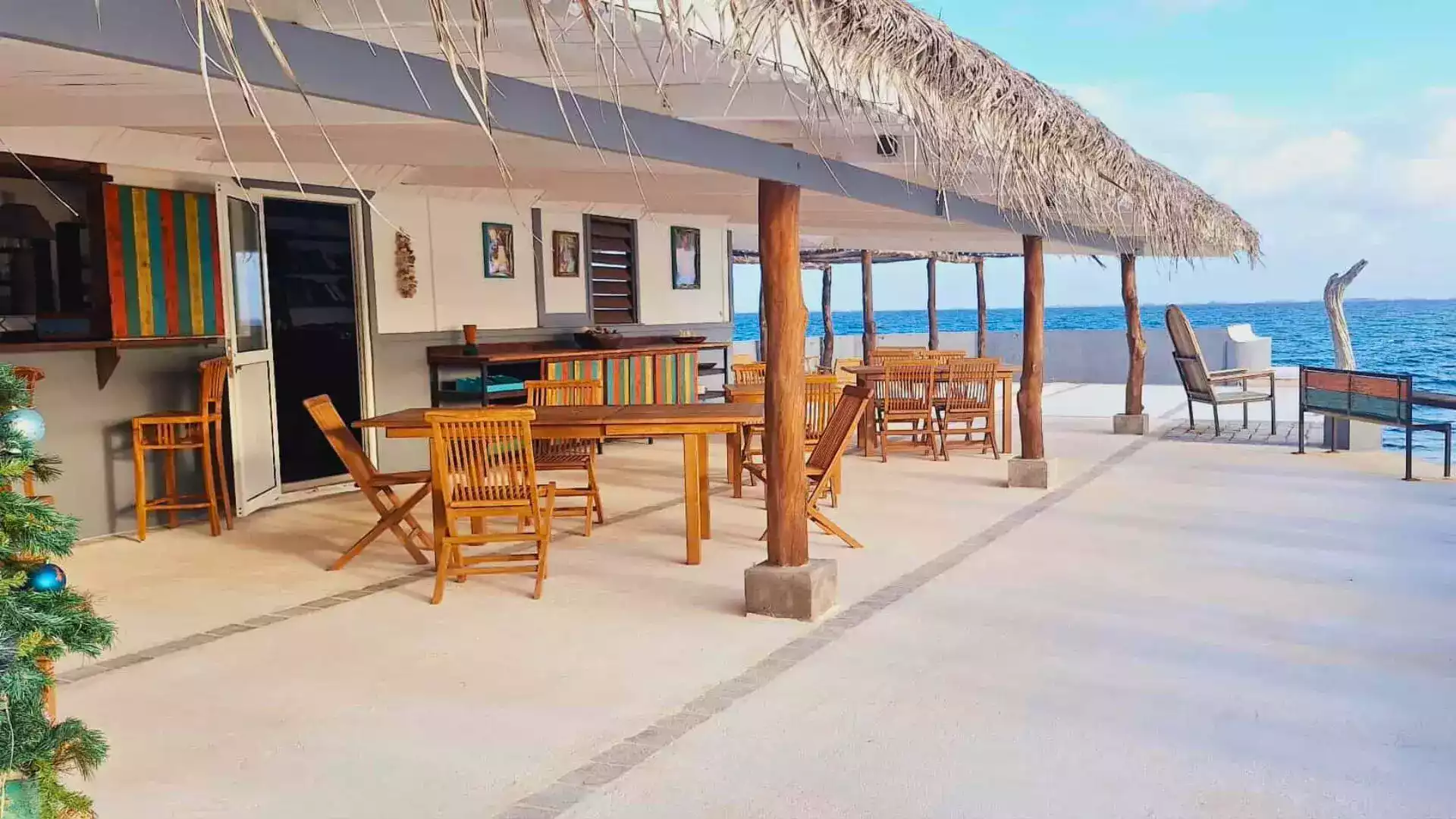 Manihi village Turipaoa restaurant Tuamotu Polynésie française
