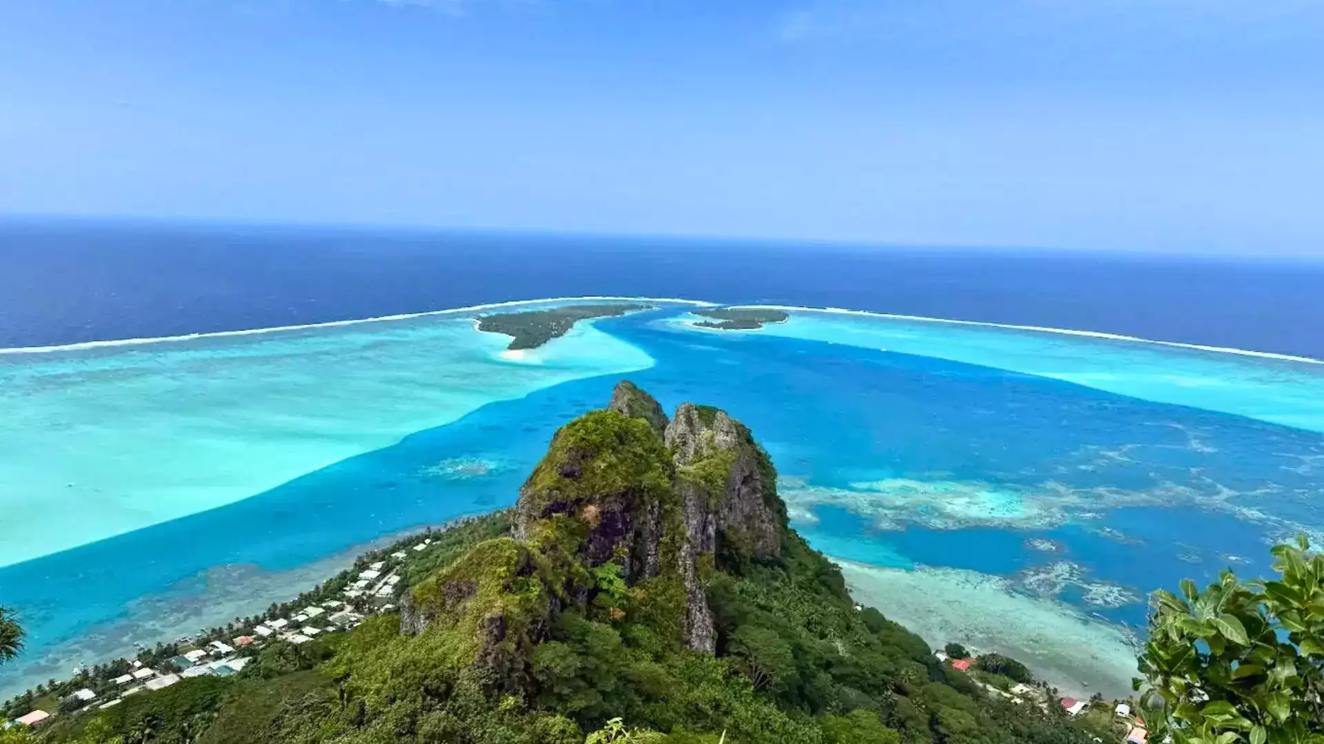 Maupiti Mont Teurafaatiu lagoon group trip friends French Polynesia