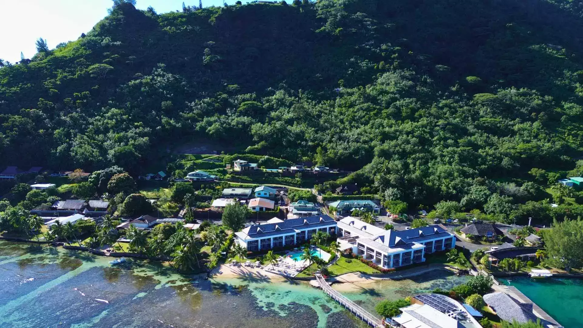 Hotel Moorea Cook's Bay — un bel établissement avec restaurant sur la baie, sans bungalows overwater