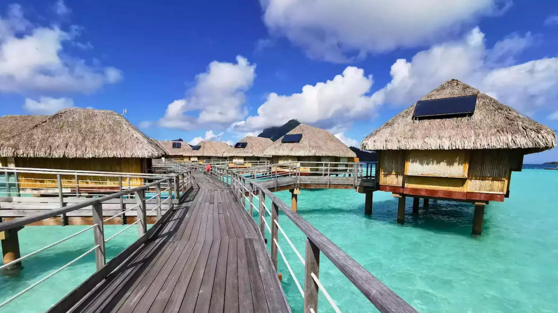 Bora Bora lagoon colour turquoise honeymoon French Polynesia