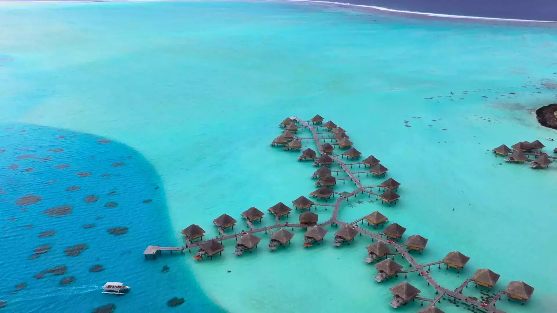 Bora Bora resort bungalow sur pilotis lagon