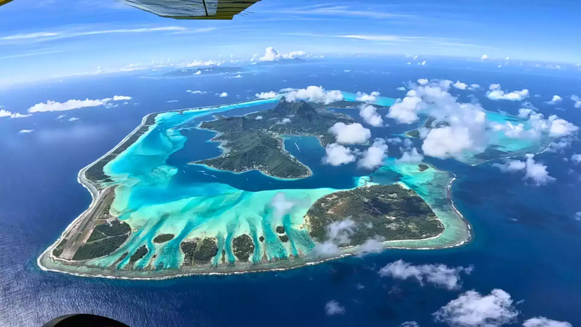 Bora Bora Polynésie française lagon mont Otemanu vue aérienne