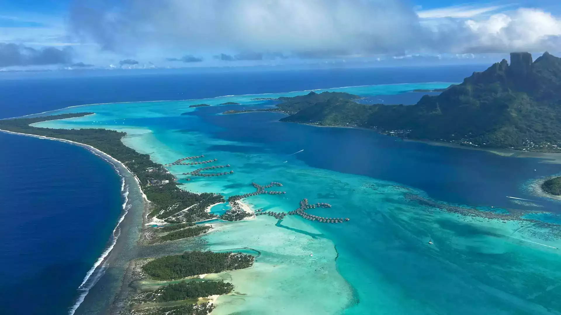 Vue aérienne Bora Bora lagon mont Otemanu Polynésie française
