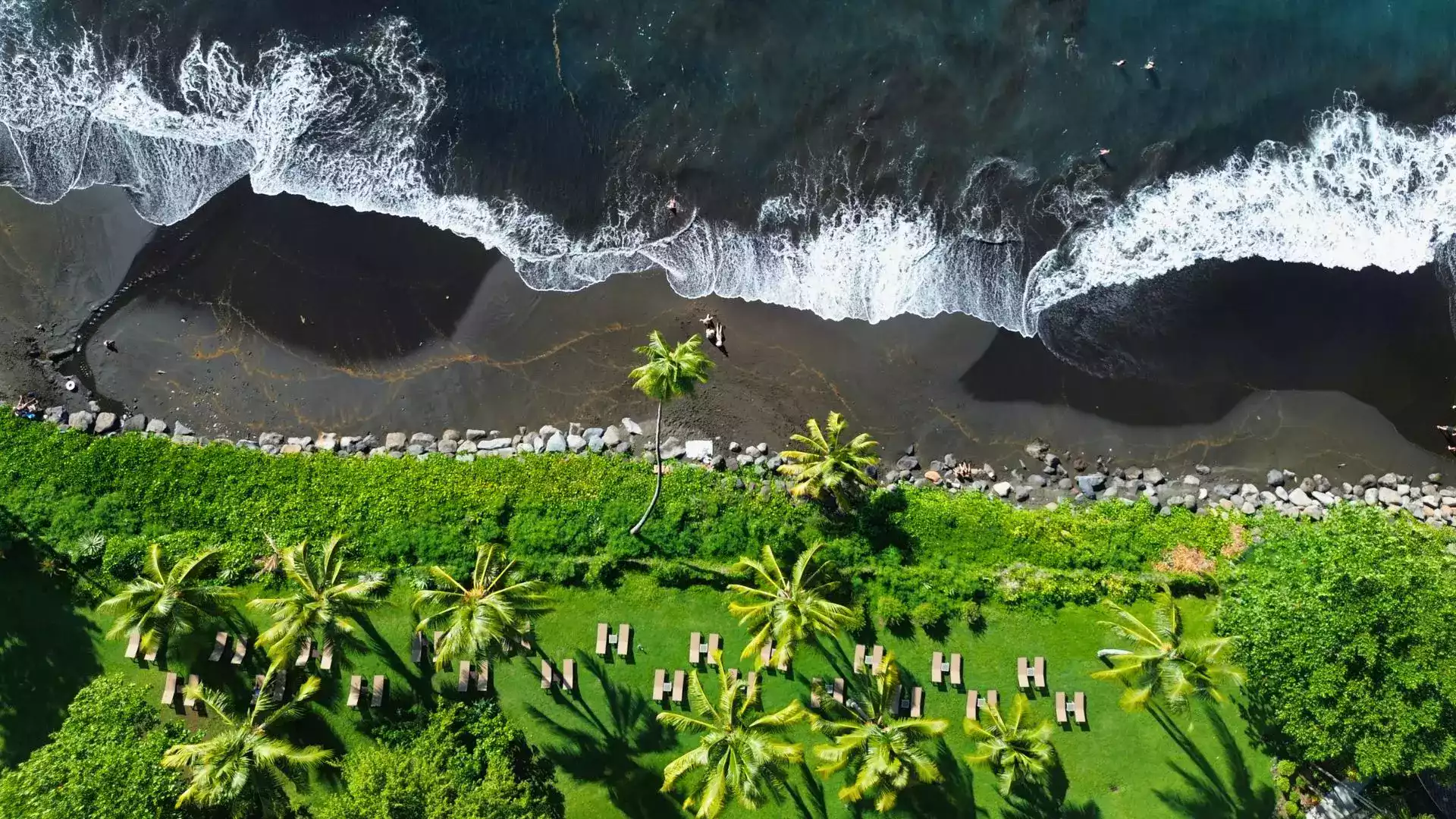Tahiti plage sable noir Pearl Beach Polynésie française