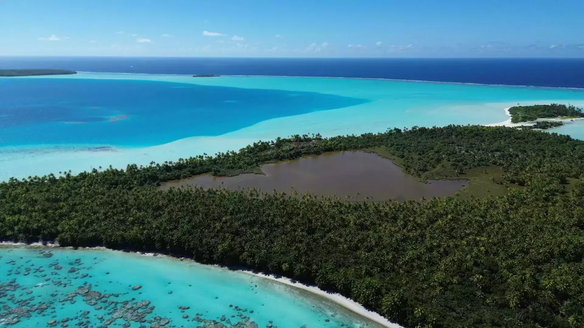 Rangiroa atoll reef Tuamotu French Polynesia islands