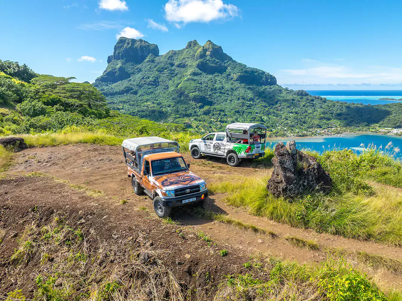 Tupuna Safari 4x4 demi-journée Bora Bora vue montagne lagon
