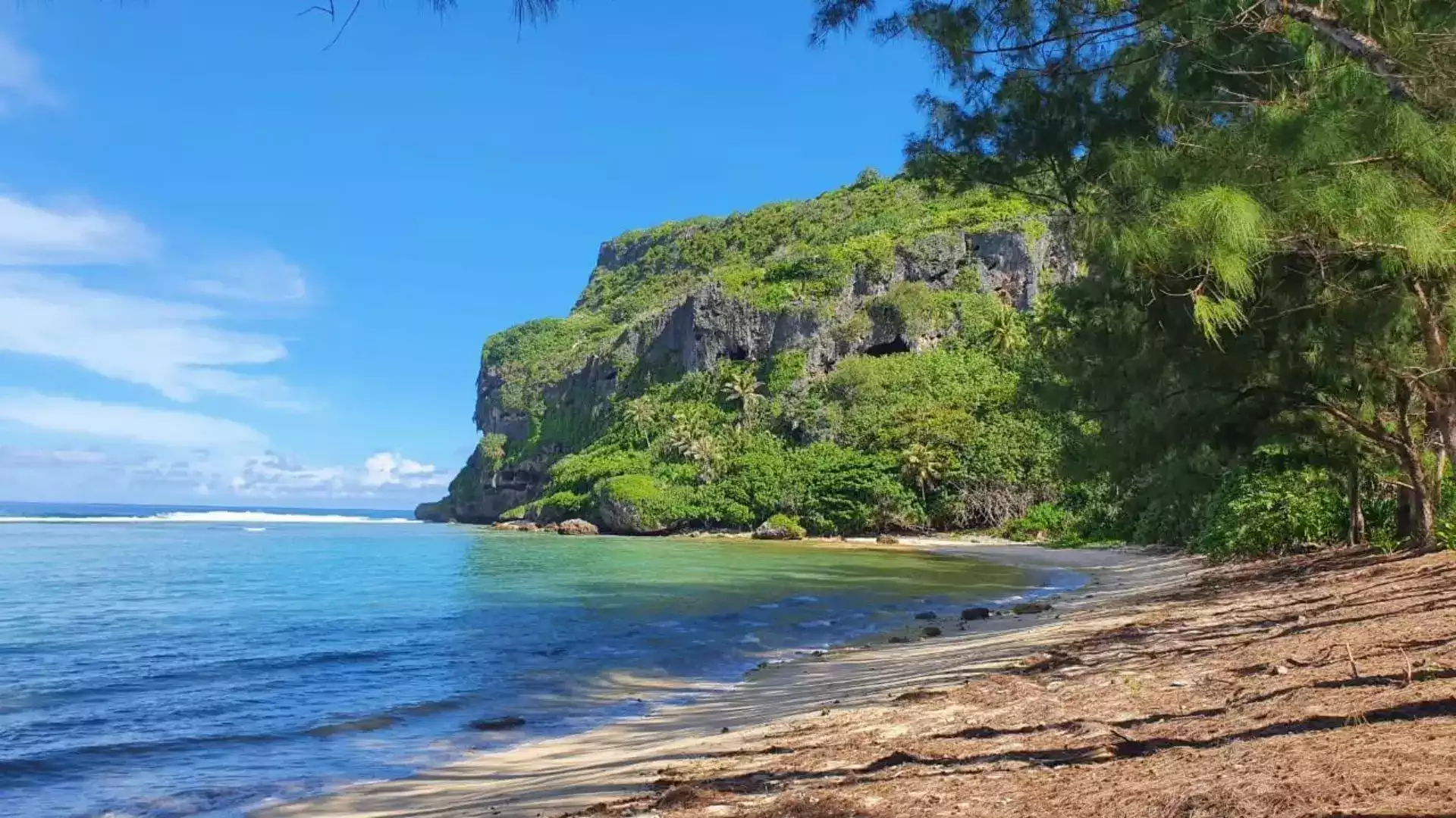 Plage sauvage authentique Rurutu Australes Polynésie française